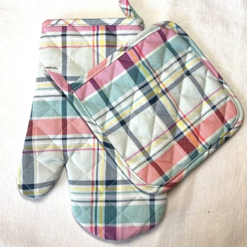 Vera Bradley Pot Holder Set & Oven Mitt “Pastel Plaid”